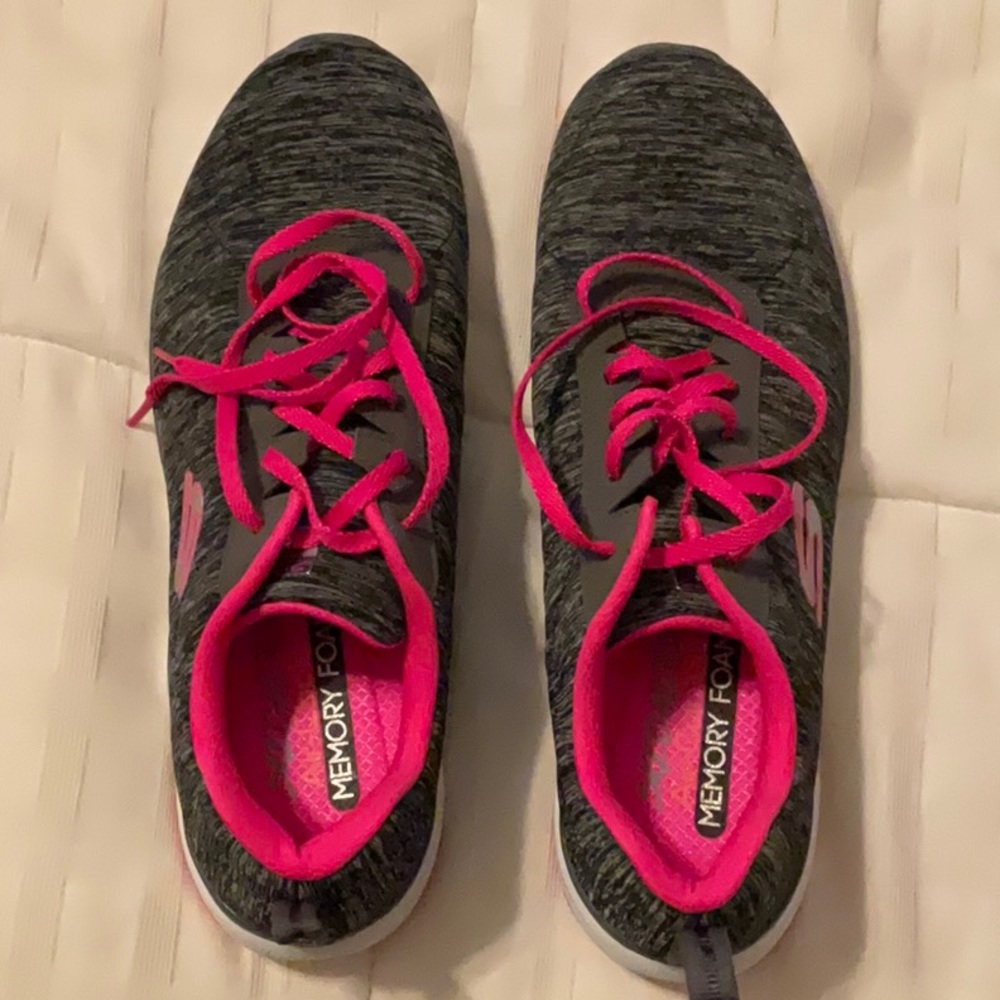 Sketchers Womens sneakers